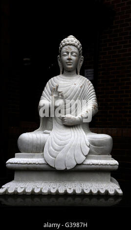 Surrey England Frensham Pond Hotel Buddha-Statue Stockfoto