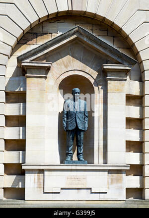 Statue von Leo Schultz, Kingston upon Hull, East Yorkshire, England UK Stockfoto