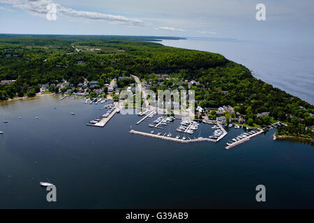 Luftaufnahme des Fish Creek, Door County, Wisconsin. Stockfoto