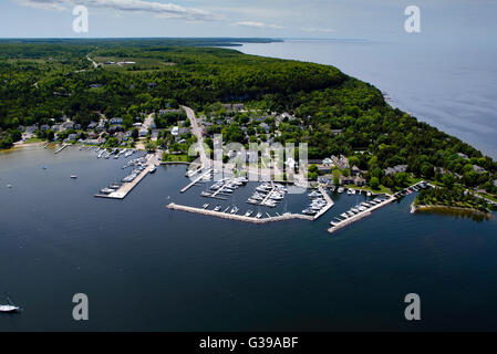 Luftaufnahme des Fish Creek, Door County, Wisconsin. Stockfoto