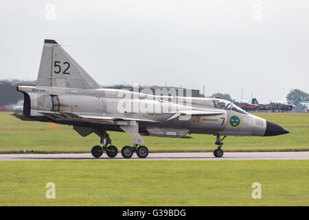 Schwedische Luftwaffe historischer Flug Saab AJS37 Viggen SE-DXN Stockfoto