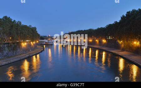 Tiber, Ponte Garibaldi, Rom, Italien Stockfoto