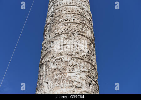 Marcus Aurelius Spalte, Piazza Colonna, Rom, Italien Stockfoto