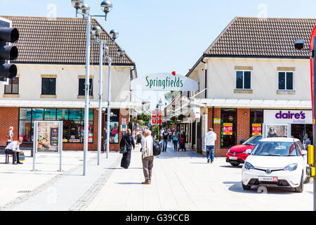 Springfields Outlet Einkaufszentrum Ortseingangsschild Geschäfte speichert Spalding Stadt Lincolnshire UK England Stockfoto