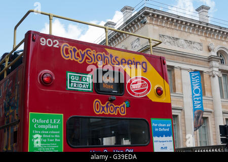 Oxford-Umweltzone-konforme Sightseeing-Bus. Stockfoto