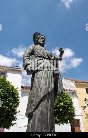 Statue des Heiligen Bernhard in der Plaza De La Iglesia Marbella Stockfoto