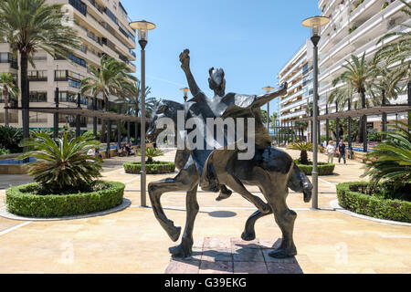 Trajano Reiten eine Pferd Statue von Salvador Dalí in Marbella Stockfoto