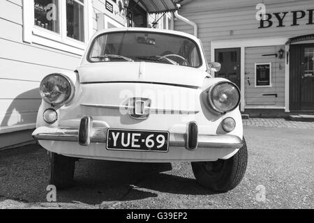 Porvoo, Finnland - 7. Mai 2016: Alte Fiat 600 Stadtauto des italienischen Herstellers Fiat von 1955 bis 1969 produziert, Nahaufnahme Stockfoto