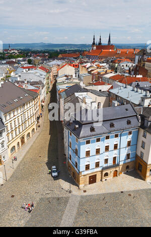 Blick auf den wichtigsten Platz von Olmütz aus dem Turm des Rathauses, Tschechien. Stockfoto
