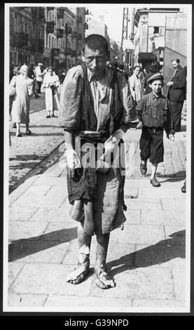 Ein Pathetisch Bettler Im Warschauer Ghetto Datum 1941 Stockfotografie Alamy