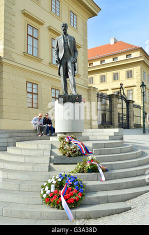 Prag, Tschechische Republik. Denkmal für Tomáš Garrigue Masaryk (1850-1937: der erste Präsident der Tschechoslowakei) Hradcanské... Stockfoto