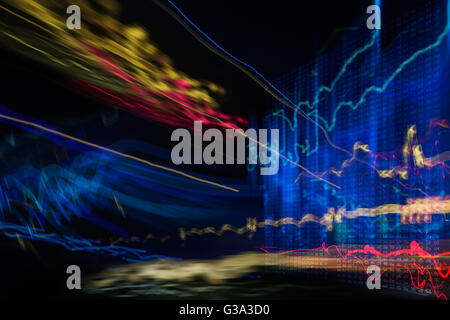 abstraktes Bild von Lichtspuren. Visualisierung von Hacker-Attacken auf Informationen dadaserver Stockfoto