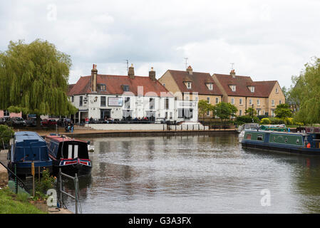 Der Cutter Inn und Riverside Restaurant am Fluss Great Ouse Ely Cambridgeshire England UK Stockfoto