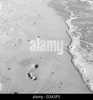 Einzelnen Fußabdruck im Sand Stockfoto