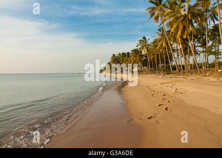 Langen Sandstrand auf der Insel Phu Quoc Stockfoto
