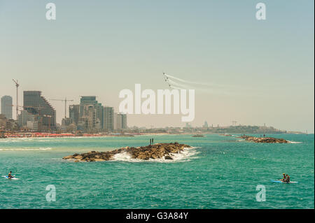 Israel, Tel Aviv - Jaffa, traditionellen Airshow oberhalb der Stadt am Independence Day - Yom haatsmatout Stockfoto