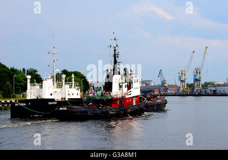 Schiff im Hafen von Danzig Pommern Polen eingeben Stockfoto