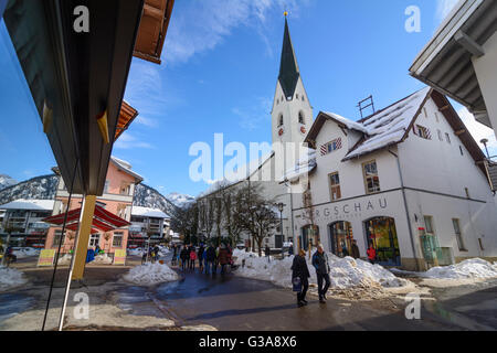 Markt, altes Rathaus mit Bergschau und Pfarrkirche St. Johannes der Täufer, Deutschland, Bayern, Bayern, Schwaben, Allgäu, Swabia, Stockfoto