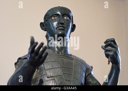 Rom. Italien. Mars von Todi (späten 5. oder frühen 4. Jahrhundert v. Chr.), etruskische Bronze-Statue eines Kriegers. Vatikanischen Museen. Stockfoto