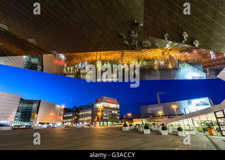 Porsche Museum (niedrigere Dach), Sitz der Porsche und Porsche-Werk in Zuffenhausen, Deutschland, Baden-Württemberg, Region Stutt Stockfoto