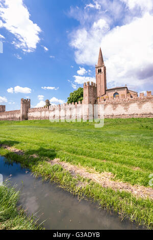 Stadtmauer von Montagnana, eines der schönsten Dörfer in Italien. Stockfoto