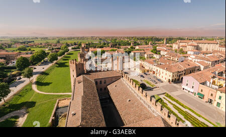 Luftbild von der ummauerten Stadt Montagnana, eines der schönsten Dörfer in Italien. Stockfoto