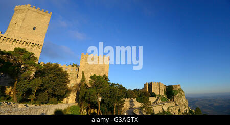 Panoramablick auf das Balio Turmburg, Erice, Sizilien, Italien, Europa Stockfoto