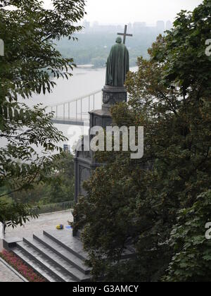 Denkmal für Prinz Vladimir in Kiew, der Vater von der alten ukrainischen Nation neben Fluss Dnjepr sein soll Stockfoto