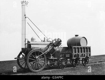 George Stephenson Rakete - das Pre-1923-Replikat. George Stephensons Rakete Lokomotive wurde im Jahre 1829 erbaut. Für die Rainhill Trials statt durch die Liverpool and Manchester Railway gebaut. Die frühesten Nachbildung der Rakete ist die auf diese Phot gesehen Stockfoto