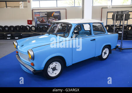 ZAGREB, Kroatien - 4. Juni 2016: Ein Oldtimer-Auto Trabant in Fast and furious Straßenrennen in Zagreb, Kroatien ausgestellt. Stockfoto
