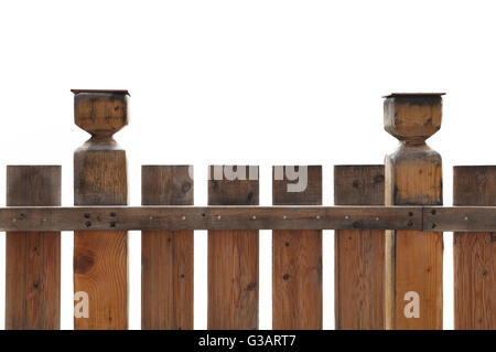Holzgeländer isoliert auf weißem Hintergrund Stockfoto