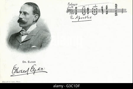 Edward Elgar (1857-1934) - Komponist zur Zeit der Aufführung seines Oratoriums "Der Apostel", am 8. September 1904, die handschriftliche Partitur davon auf der rechten Seite sehen.     Datum: 1904 Stockfoto