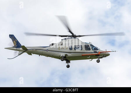 Royal Air Force (RAF) AgustaWestland AW-109E Hubschrauber von der Empire Test Piloten Schule (ETPS) Stockfoto