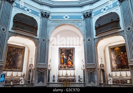 Neapel, Italien - 4. August 2015: Die achteckige barocke Pio Monte Della Misericordia Kirche Stockfoto