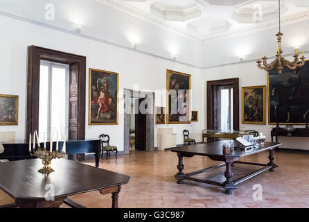 Neapel, Italien - 4. August 2015: Gemälde in den Hallen der Pio Monte Della Misericordia institution Stockfoto