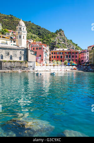 Italien, Vernazza, das Dorf geworden von den kleinen Fischer-Hafen. Stockfoto