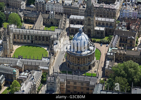 Luftbild von The & Codrington Bodleian Bibliothek & Radcliffe Camera und All Souls College, Universität Oxford, UK Stockfoto
