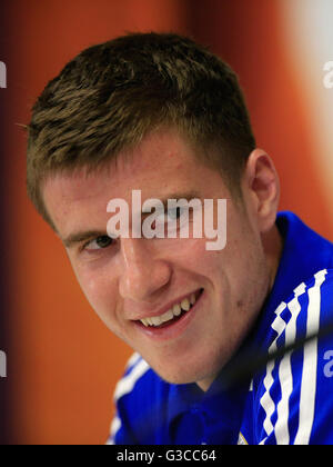 Northern Ireland Paddy McNair während einer Pressekonferenz im Parc de Montchervet, Saint-Georges-de-Reneins. Stockfoto