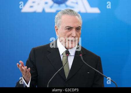 Brasilianische Interimspräsident Michel Temer während einer Pressekonferenz, die Erörterung des Petrobras-Skandals im Planalto Palace 1. Juni 2016 in Brasilia, Brasilien. Stockfoto