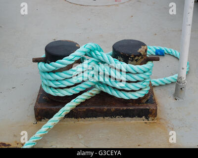 Boot-Seile und Poller Stockfoto