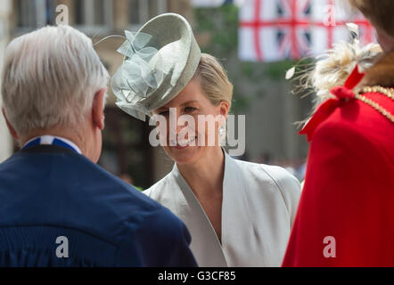 Die Gräfin von Wessex kommt für einen Empfang in der Guildhall, London, nach National Service von Thanksgiving an der St. Pauls Kathedrale im Rahmen von Königin Elizabeth II 90. Geburtstage. Stockfoto