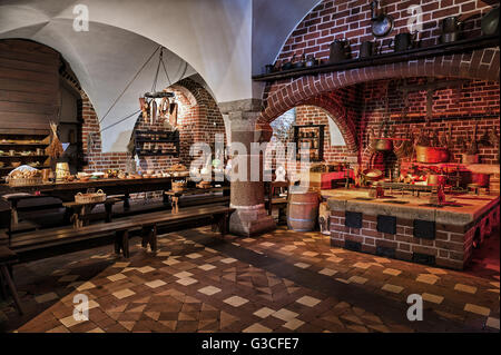 Alte stilvolle Küche in der Kreuzritterburg in Malbork Stockfoto