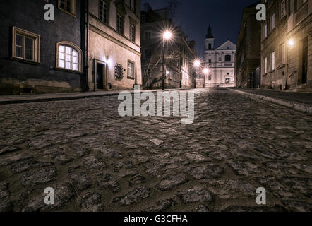 Die Straße der Altstadt in Warschau in der Nacht Stockfoto