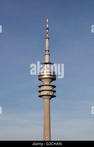 Blick vom Berg Schutt auf den Olympiaturm, München, Bayern, Deutschland, winter Stockfoto