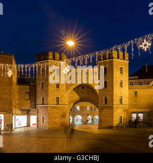 Landshut am Abend, Deutschland, Bayern, Niederbayern, Ländtor, blaue Stunde, Licht, Beleuchtung, Architektur Stockfoto