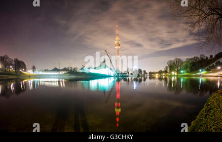 Langzeitbelichtung Fotografie bei Nacht, Olympiapark, München, Germany Stockfoto