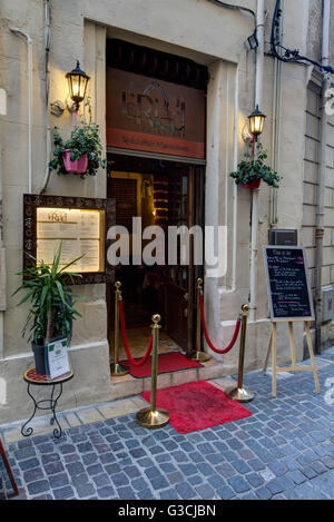 Restaurant Le Riad, Eingang, Straße in Avignon, Provence, Vaucluse, Südfrankreich, Frankreich, Europa, Stockfoto