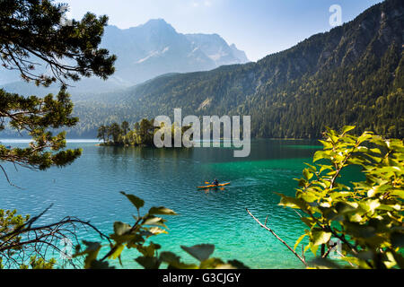 Eibsee bei Garmisch-Partenkirchen mit Zugspitze Stockfoto