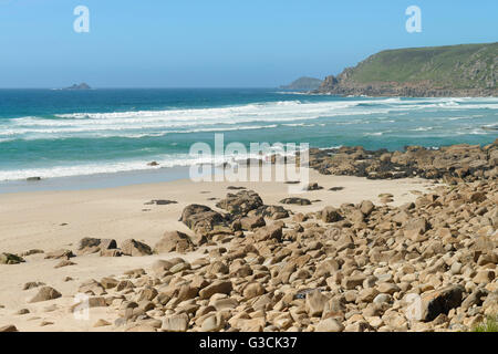 Küstenlandschaft auf der Süd-West-Strecke zwischen Lands End und St. Just, Cornwall, Südengland, Großbritannien Stockfoto