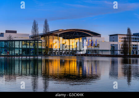 Deutschland, Bayern, Oberbayern, München, Messestadt Riem, Neue Messe München, Messesee, Haupteingang west Stockfoto